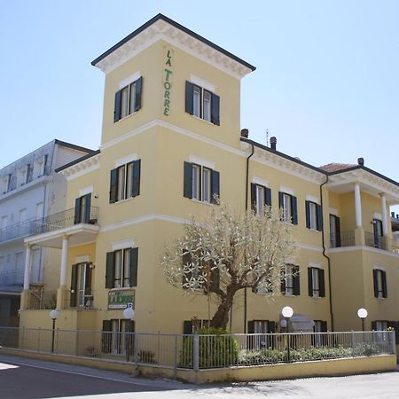 Hotel La Torre リミニ エクステリア 写真
