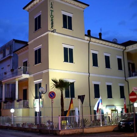 Hotel La Torre リミニ エクステリア 写真