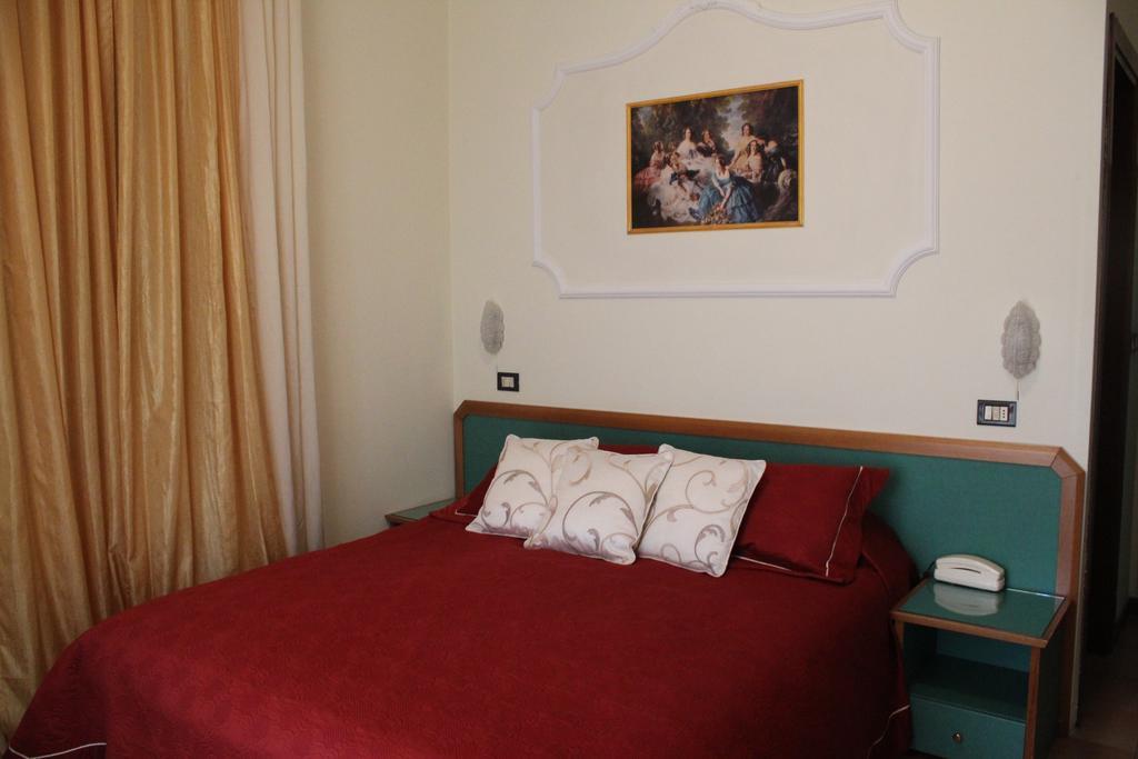 Hotel La Torre リミニ エクステリア 写真