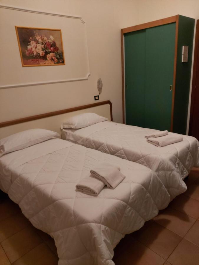 Hotel La Torre リミニ エクステリア 写真
