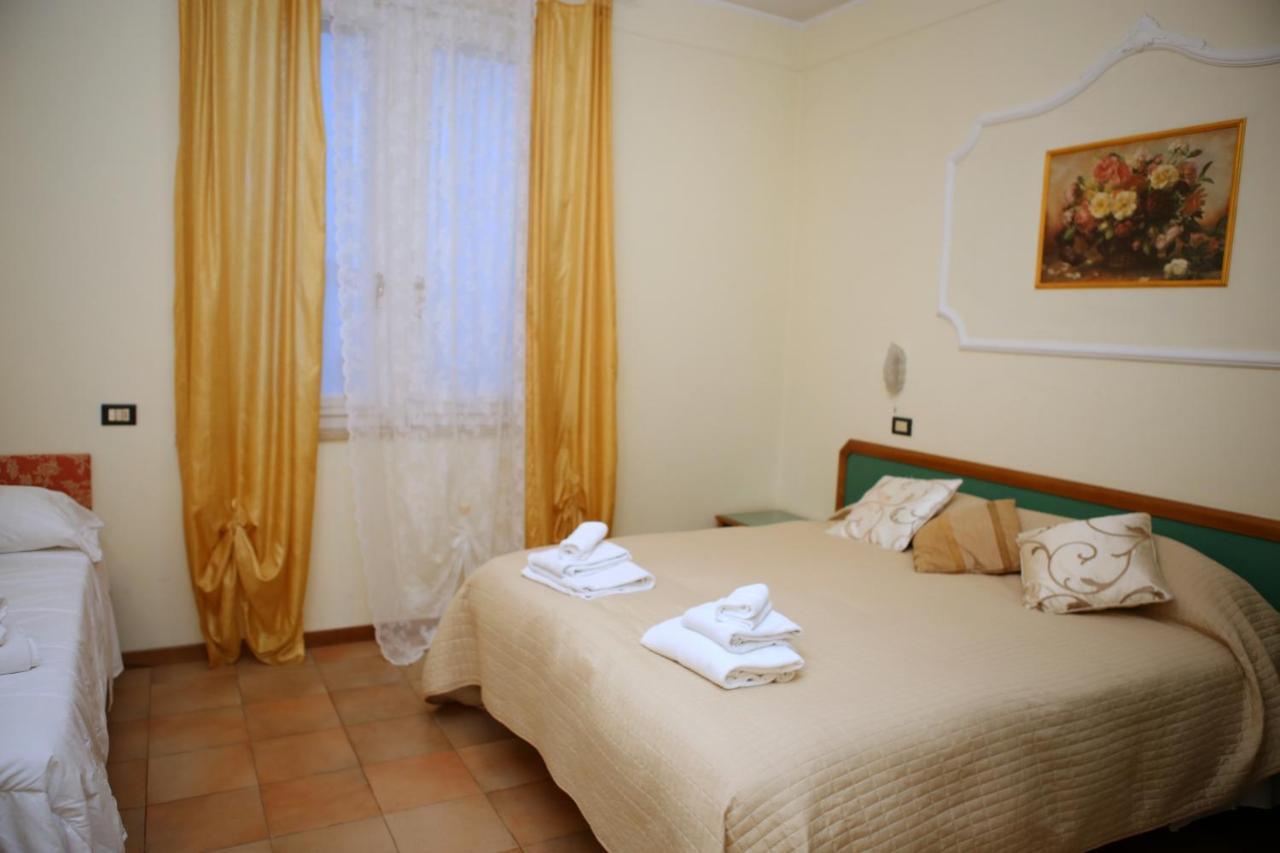 Hotel La Torre リミニ エクステリア 写真