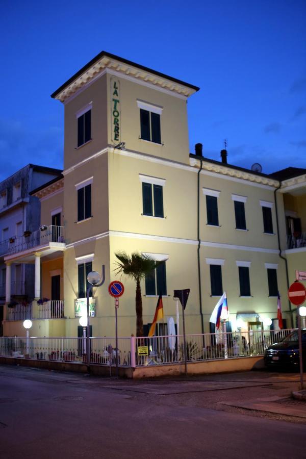 Hotel La Torre リミニ エクステリア 写真