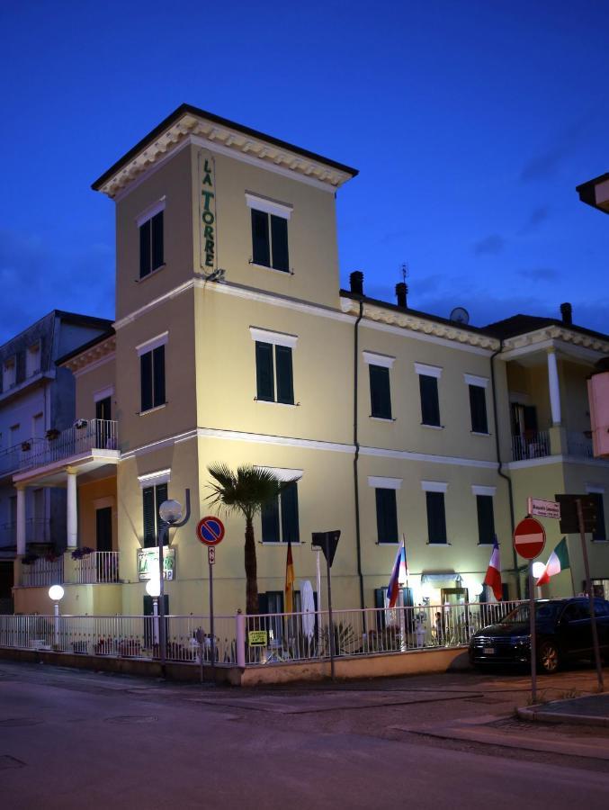Hotel La Torre リミニ エクステリア 写真