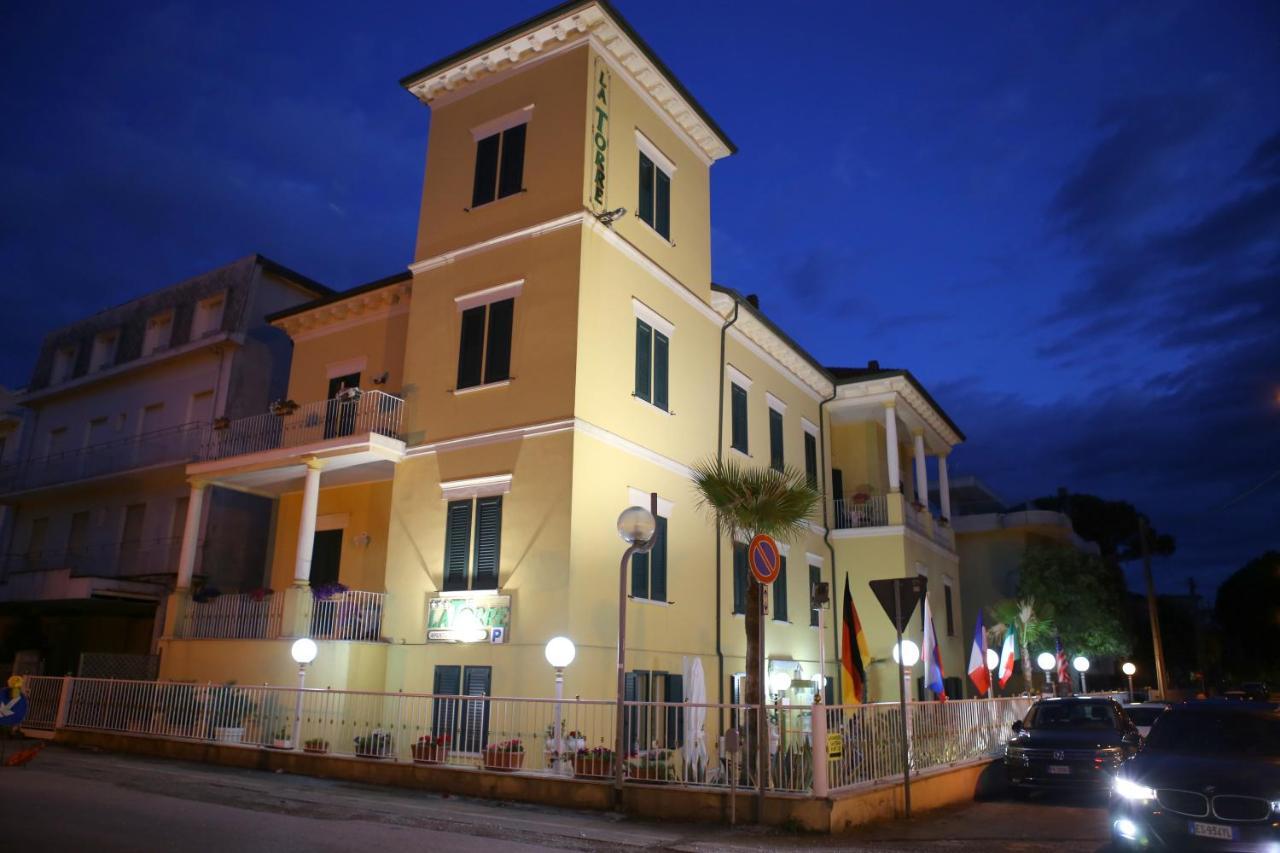 Hotel La Torre リミニ エクステリア 写真