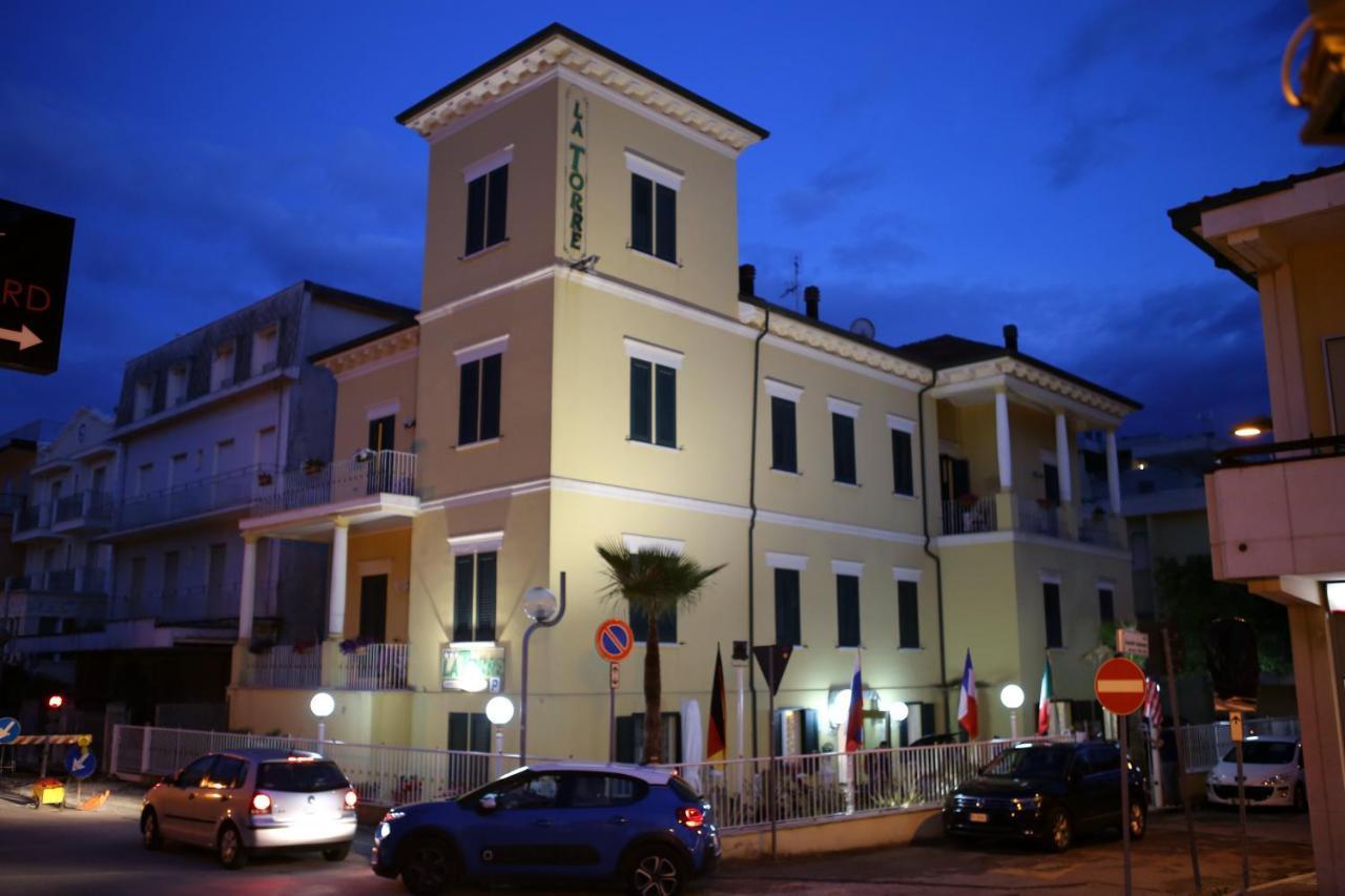 Hotel La Torre リミニ エクステリア 写真