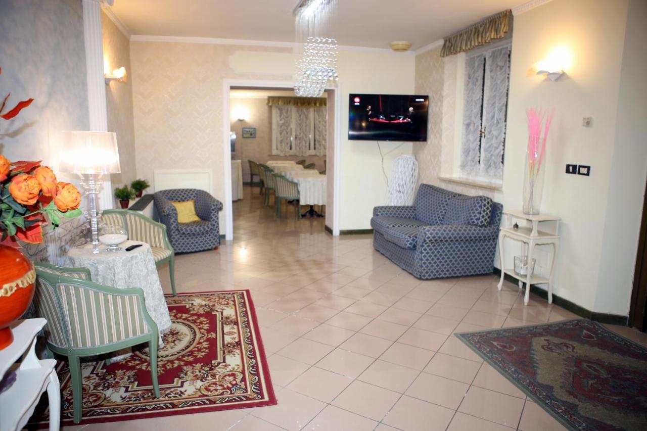 Hotel La Torre リミニ エクステリア 写真